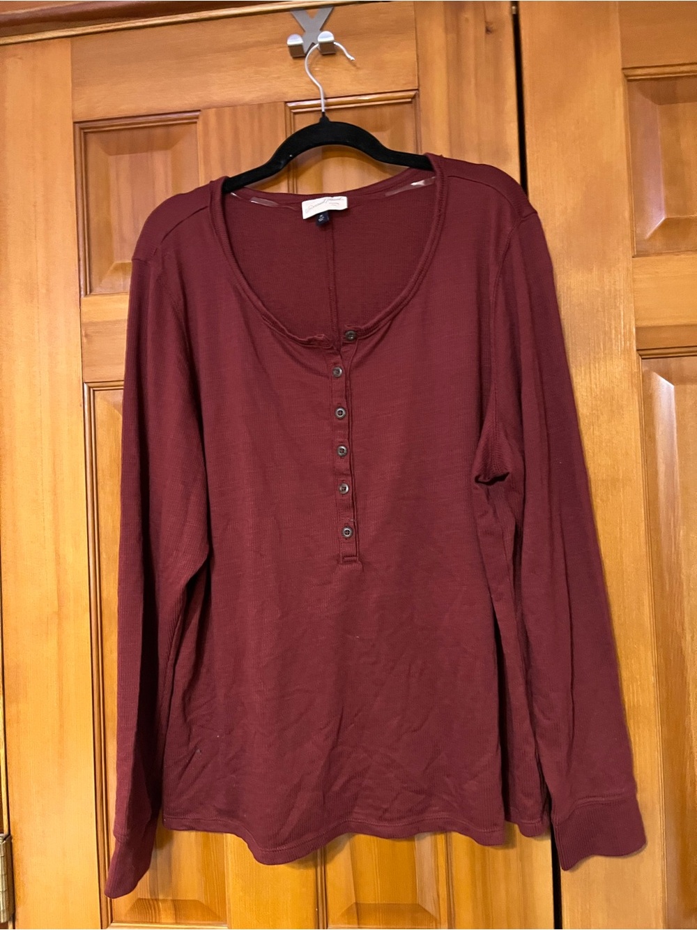 Universal Thread 2X Ribbed Henley Long Sleeve Top – Maroon Button Front